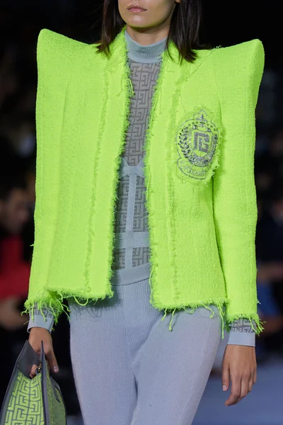 Look 28
